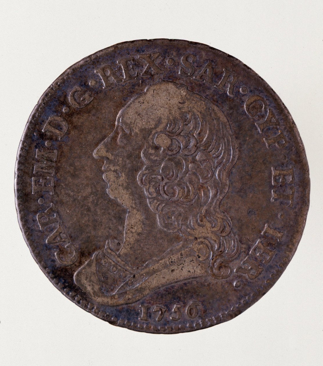 Italialainen hopeakolikko (puoli ecua) Sardinian kuningaskunnasta: Savoylaisen Carlo Emmanuel III:n hallituskausi (1701-1773). 1756. Halkaisija. 3,7 cm Napoli, arkeologinen museo tekijältä Italian School
