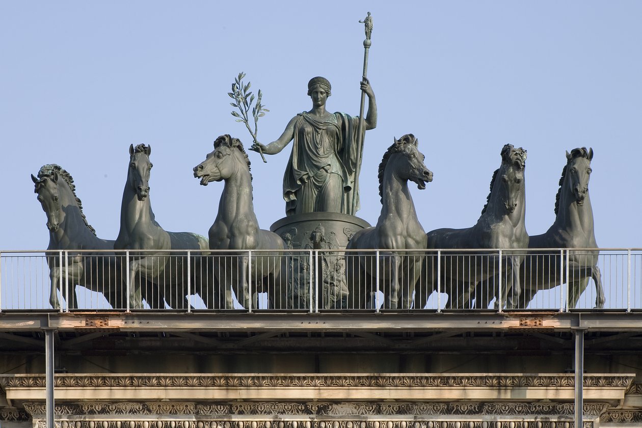 Kuuden hevosen vaunut, yksityiskohta Rauhankaaresta, Milanosta, Italiasta tekijältä Italian School