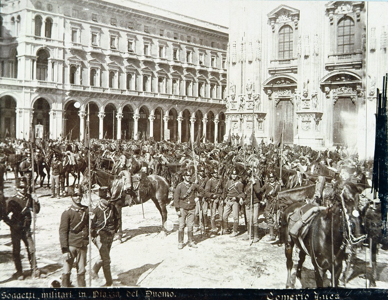 Sotilaat kenraali Bava Beccarisin komennossa katedraalin edessä Milanon mellakoiden aikana 6.-9. toukokuuta 1898 tekijältä Italian School