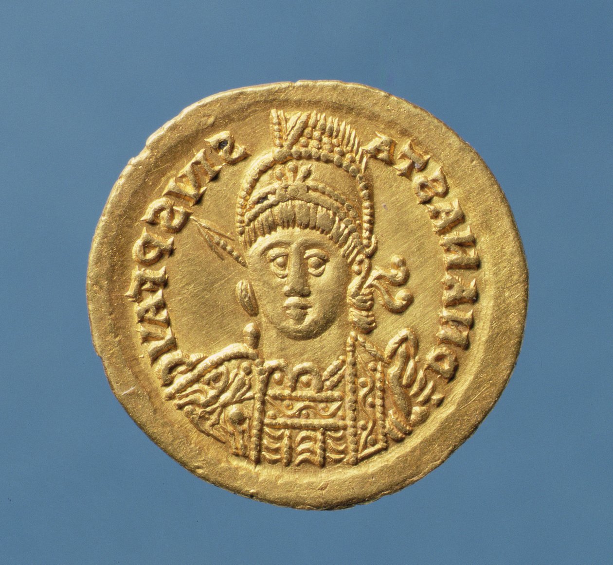 Solidus (kääntöpuoli) lyöty Theodoric I:n (471–526 jKr) itägoottilainen Italian kuningas, joka kopioi Anastasiuksen Bysantin keisarin solidusta (491–518 jKr) (kulta) Kaiverrus: DN ANASTASIVS P F AVG tekijältä Italian School
