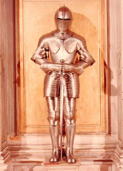 Henrik IV:n (1553-1610) haarniskapuku noin 1600 (rautaa). tekijältä Italian School