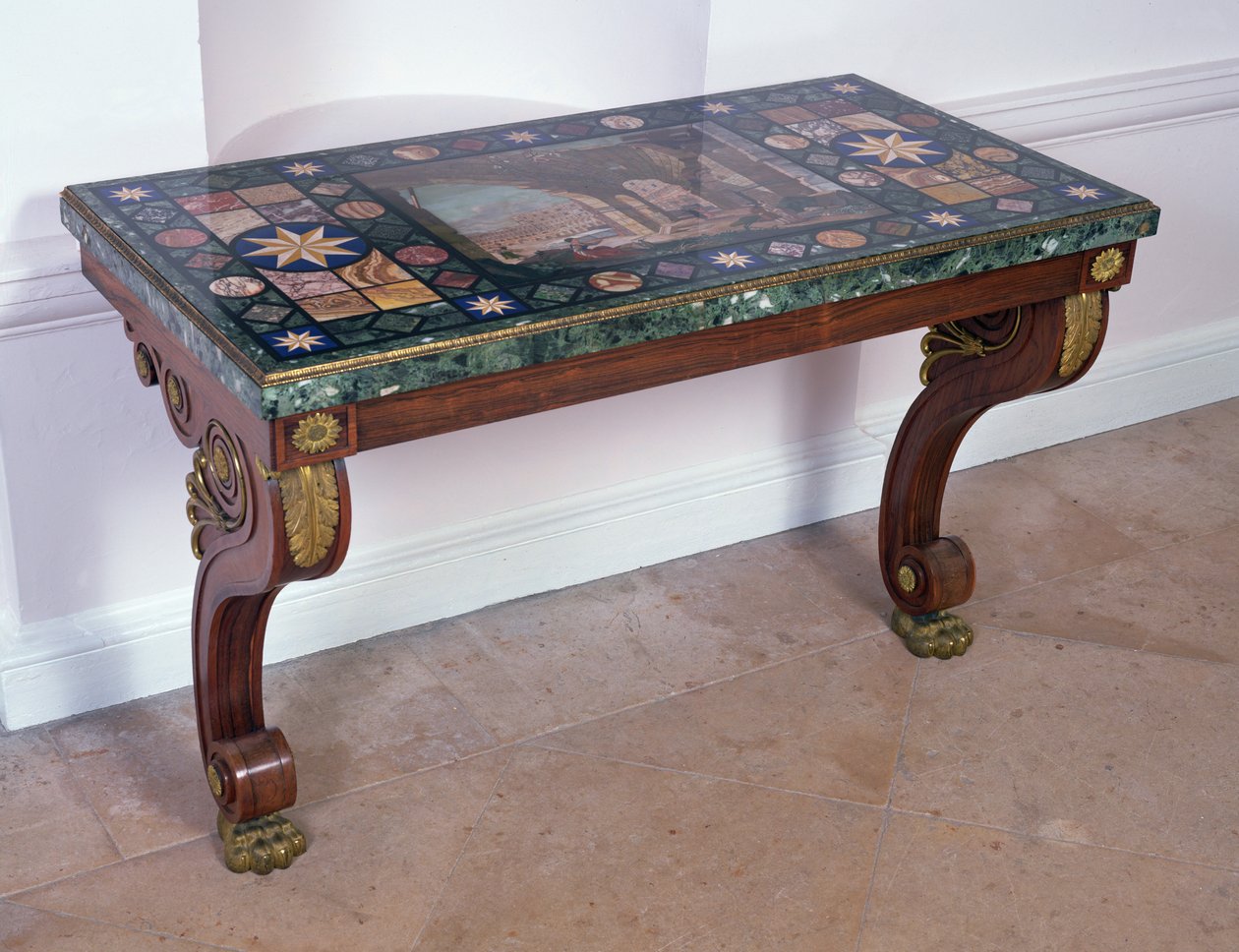 Colosseumia kuvaava pöytälevy Antonio Cioccin (fl.1722-92) suunnittelun mukaan (pietra dure) (katso pari kohdasta 316265) tekijältä Italian School