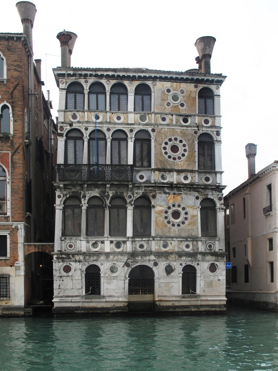 Näkymä Palazzo (Palace) Dariolle (ca Dario) Venetsiassa Canal Granden varrella. 1400-luvun palatsi (kuva) tekijältä Italian School