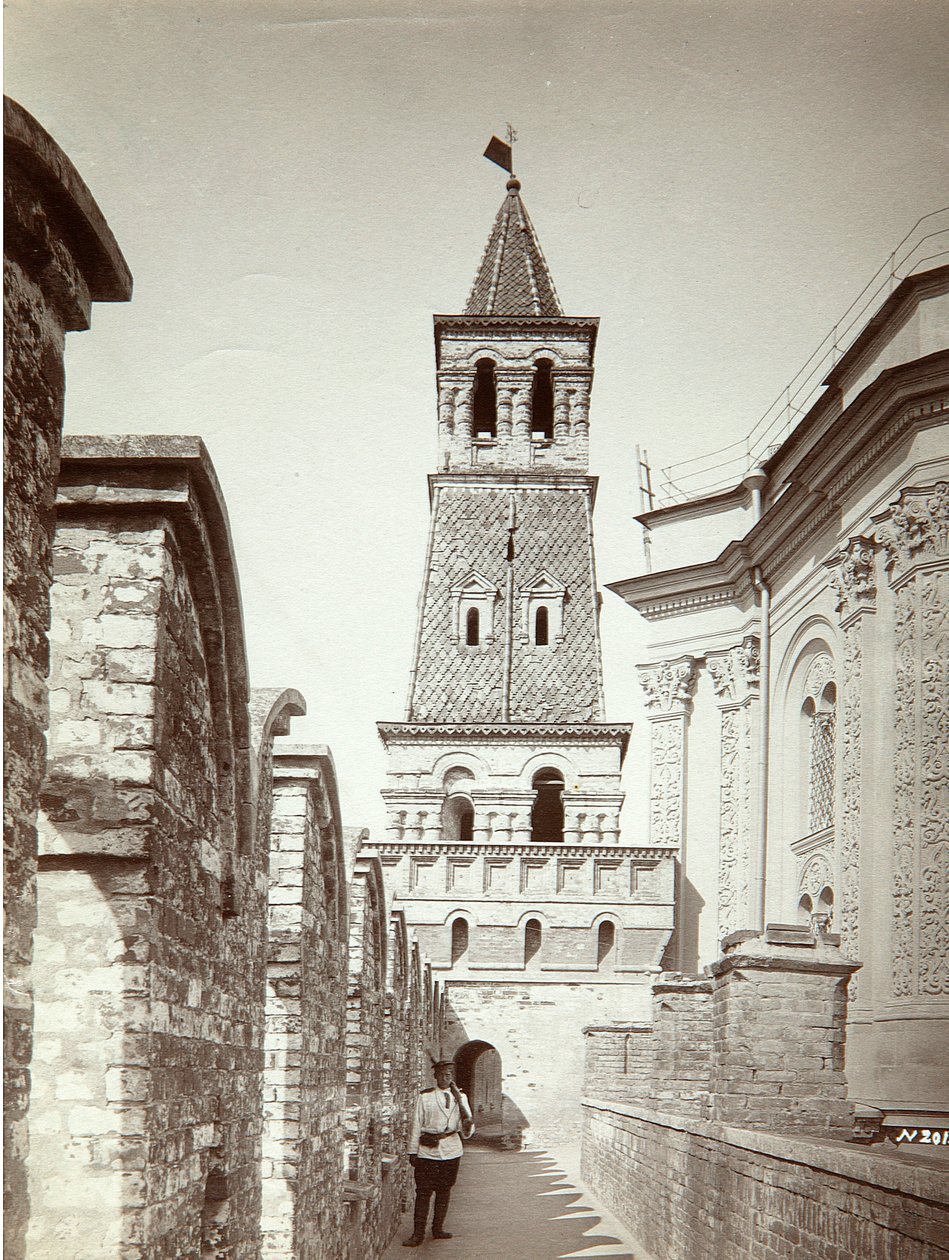 Asevarasto (Oruzheynaya) torni Moskovan Kremlissä. Albumiini Kuva Ivan Fjodorovitš Borshchevsky (1851-1948), ennen 1889. Valtion United Museum Center Kremlissä, Moskova tekijältä Ivan Fyodorovich Borshchevsky