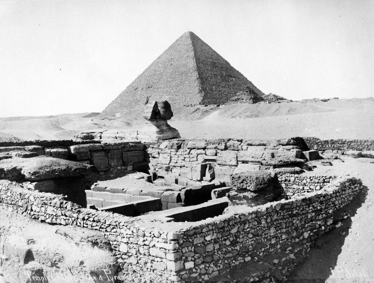 Khafran laakson temppeli, jossa on suuri sfinksi ja Cheopsin pyramidi, n. 1880 tekijältä J. Pascal Sebah