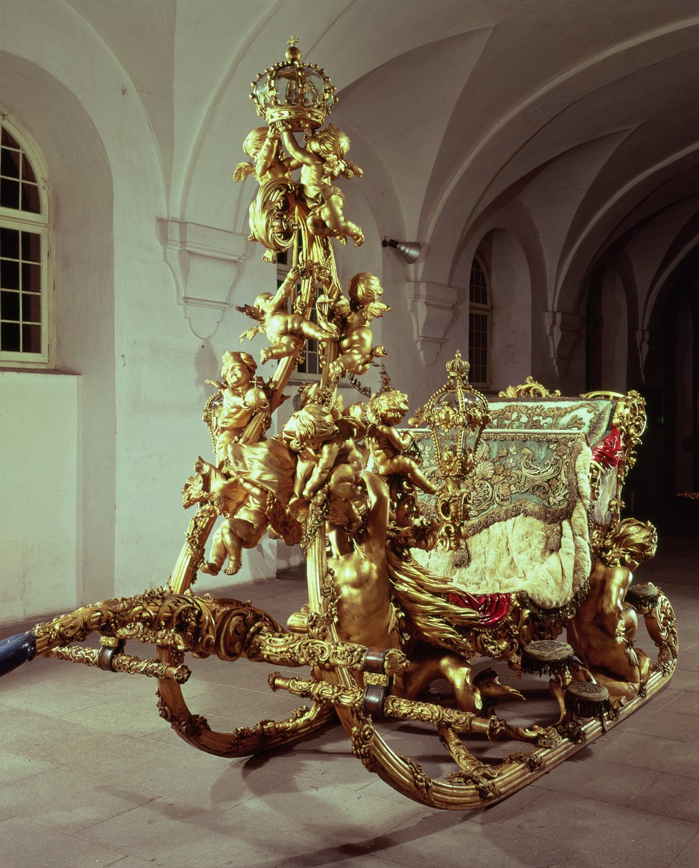 Ludwig II:n (1845-86) valtion reki, rakennettu 1872-80 (kullattu veistetty puu) tekijältä J.M. Mayer