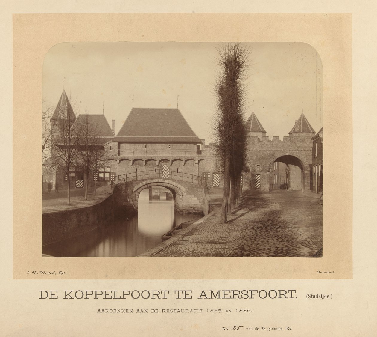 De Koppelpoort Amersfoortissa (kaupungin puoli) (otsikko esineessä) tekijältä J.W. Wentzel