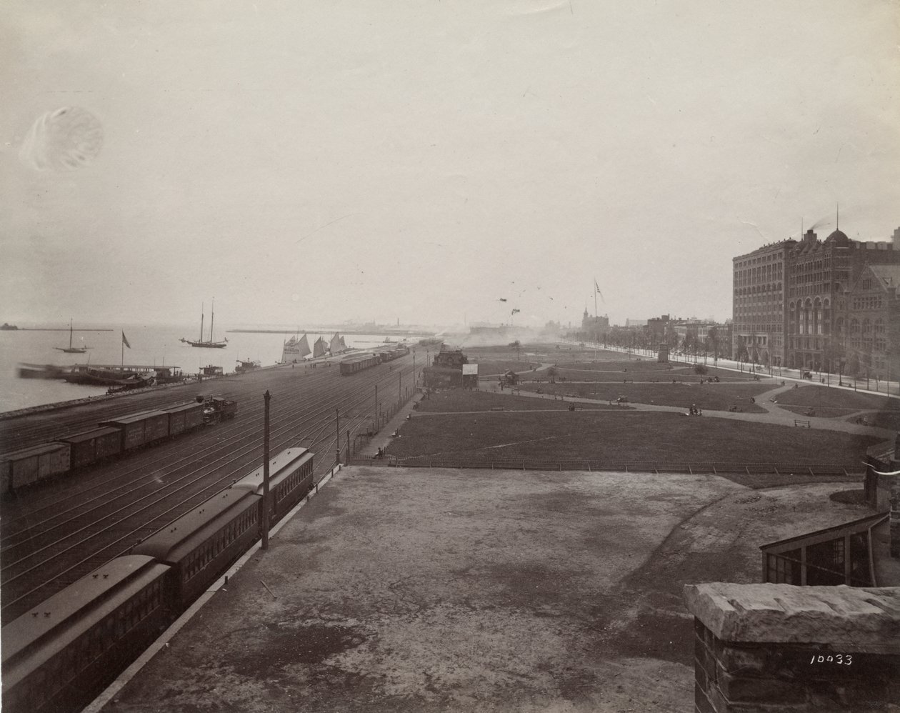 Näkymä Michigan Avenuen eteläpuolelle Illinois Central Railroad -raiteiden länsipuolelta, Chicago, n. 1890 tekijältä J. W. Taylor