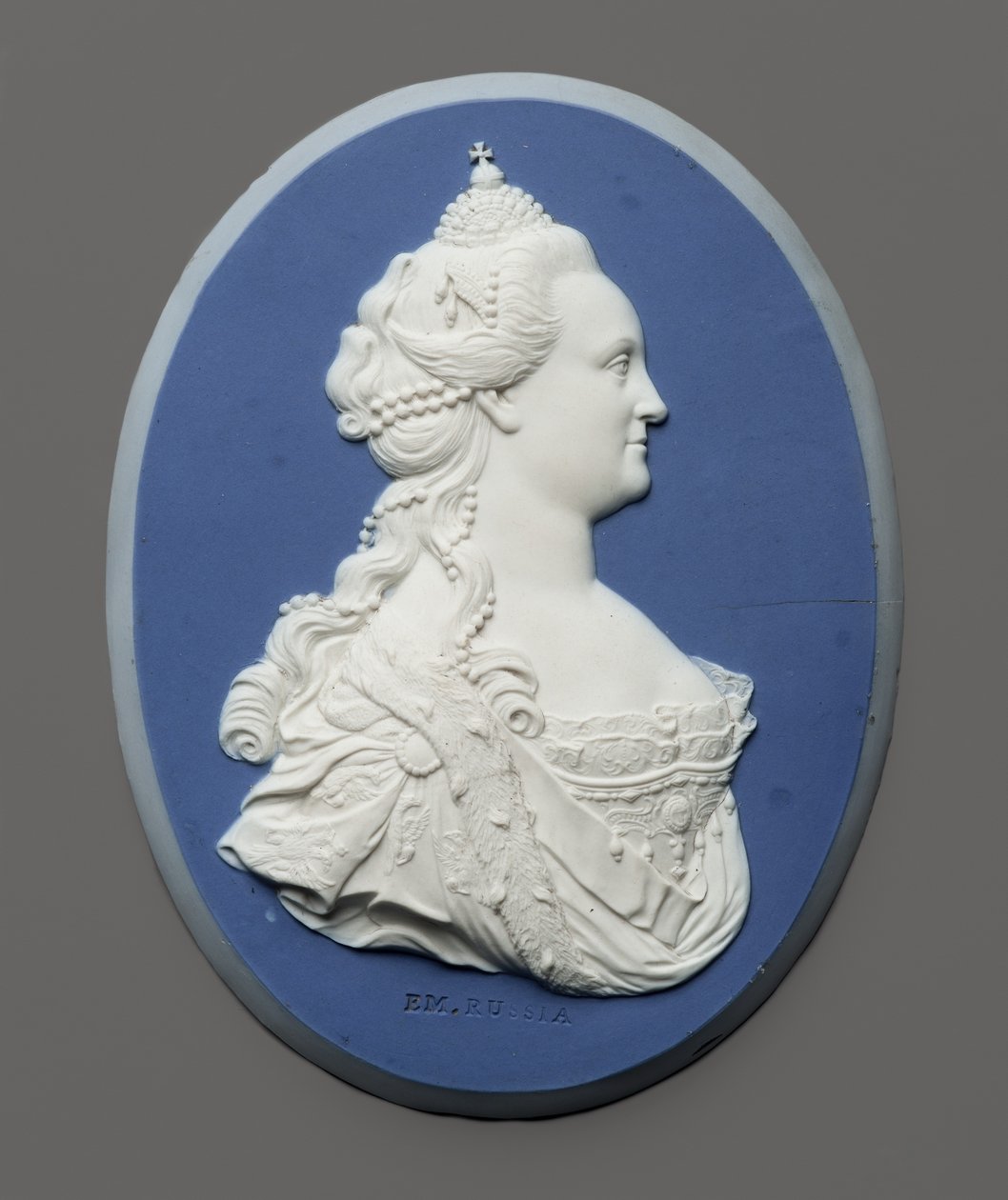 Venäjän keisarinna Katariina II:n muotokuvamedaljonki, n. 1775 (jasperware) tekijältä J. and Bentley Wedgwood