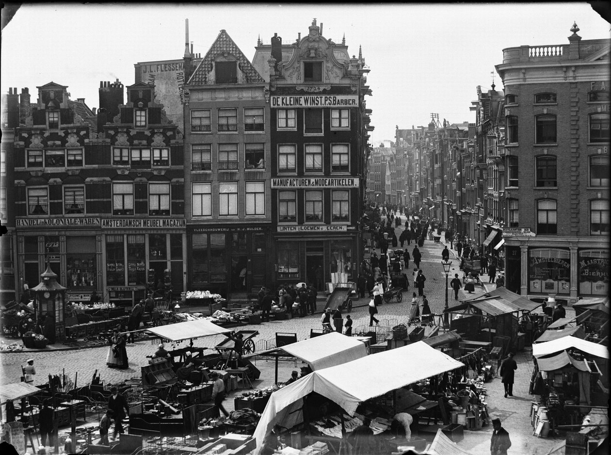 Nieuwmarkt 19-27 tekijältä Jacob Olie