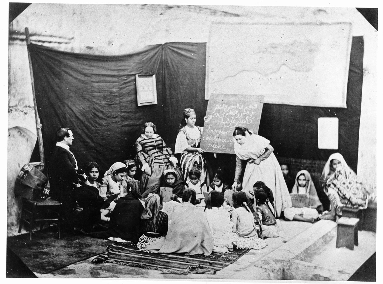 Madame Lucen opettaja nuorille tytöille, Alger, 1856 tekijältä Jacques Antoine Moulin