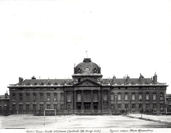 Ecole Militairen julkisivu ja kupoli, rakennettu 1751-73 tekijältä Jacques Ange Gabriel