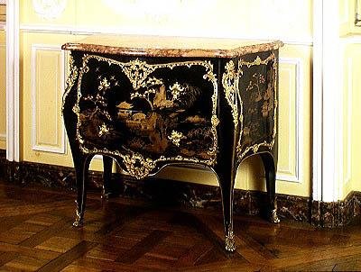 Louis XV -tyylinen lipasto, 1723-74 (lakattu puu) tekijältä Jacques Dubois