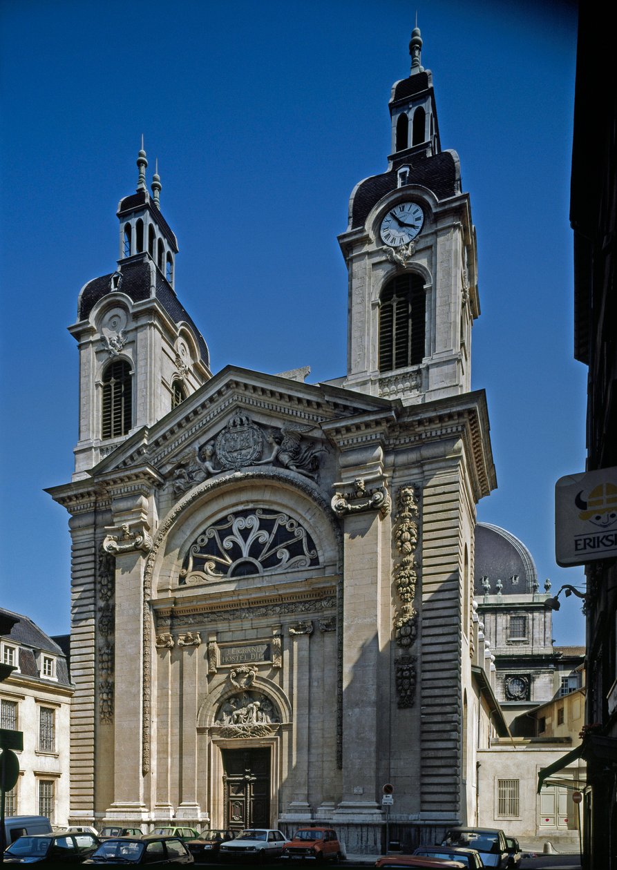 Näkymä Hotel Dieun (Hotel-Dieu) kappelille (1100-1200-luku), jonka on suunnitellut arkkitehti Jacques Germain Soufflot (1713-1780). Lyon, Rhone tekijältä Jacques Germain Soufflot