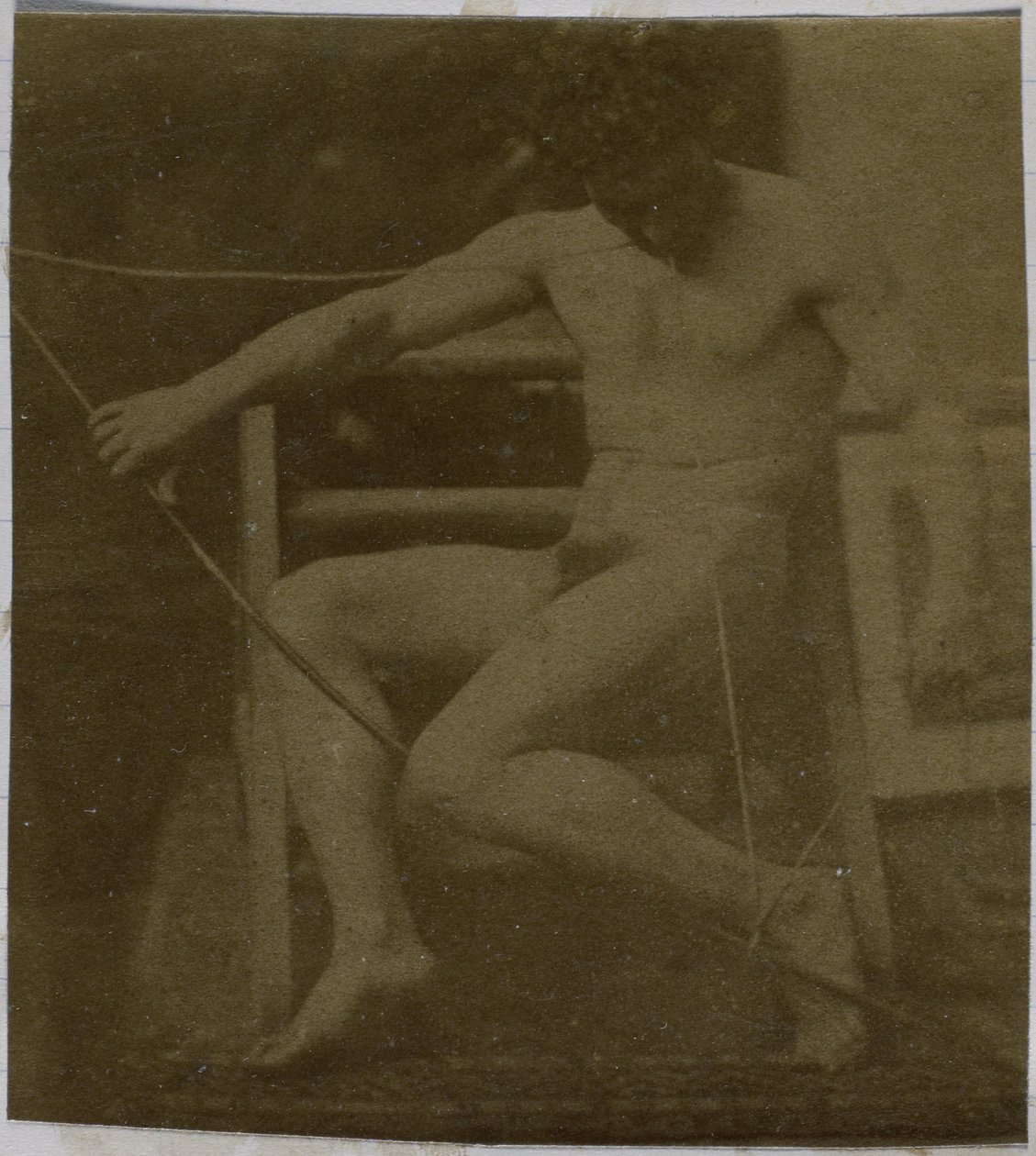 Tutkimus alaston miesmallista, joka istuu askelmassa, edestä katsottuna köysi ja jousi sylissään Jacques de Lalaingin studiossa tekijältä Jacques Lalaing (attributed to)