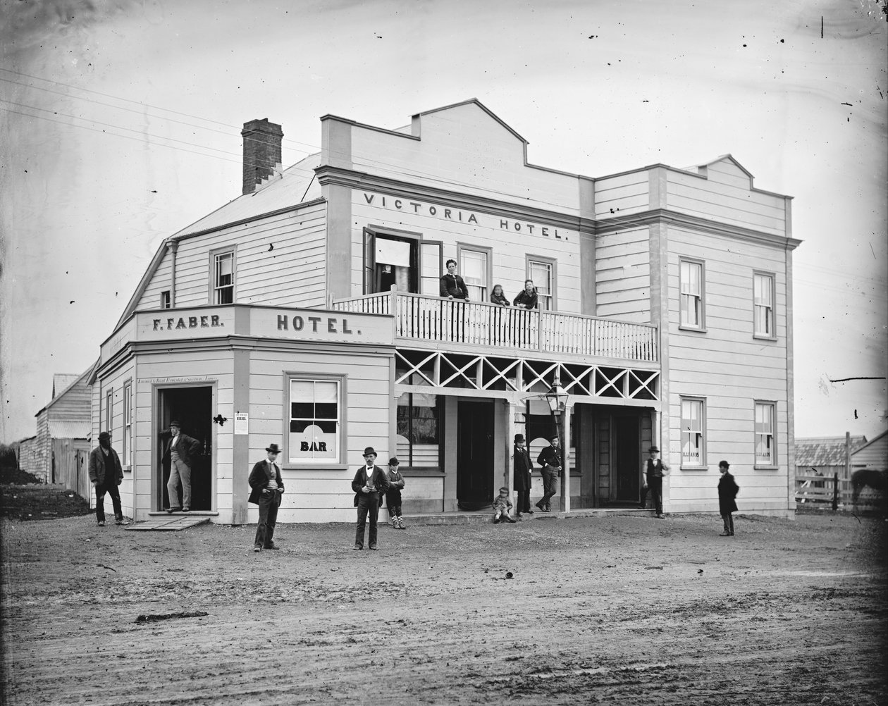 Victoria Hotel tekijältä James Bragge