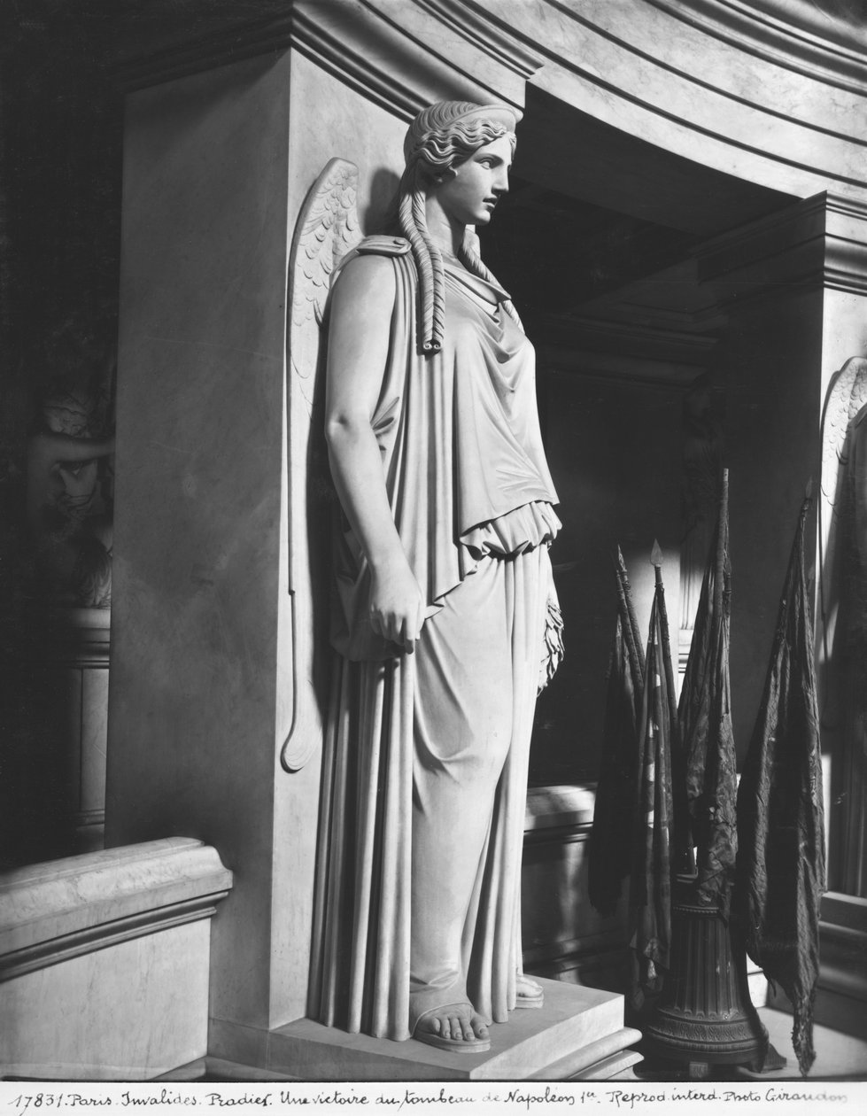 Siivekäs voitto, Eglise Saint-Louis des Invalidesin krypta, 1843-1853 (marmori) tekijältä James Pradier