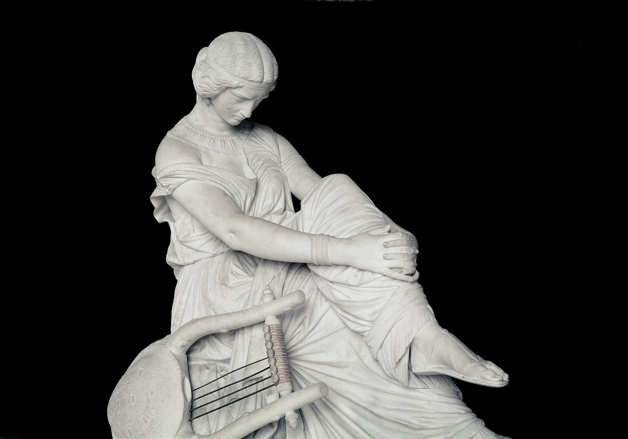 Sapho (tai Sappho, 7. vuosisata eKr.), kreikkalainen antiikin runoilija. James Pradierin marmoriveistos (1790-1852) tekijältä James Pradier