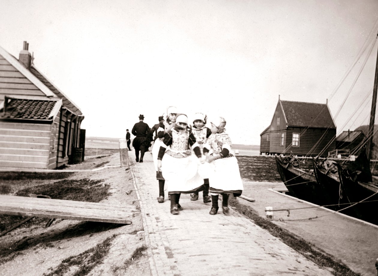 Lapset Marken Islandilla, Alankomaissa, 1898 tekijältä James Batkin