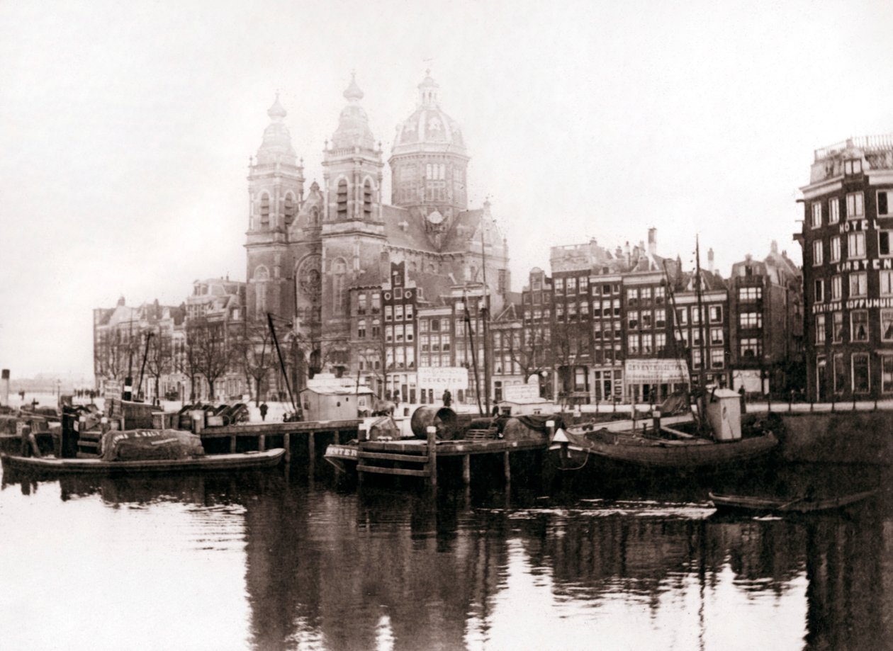Pyhän Nikolauksen kirkko muurien sisällä, Amsterdam, 1898. tekijältä James Batkin
