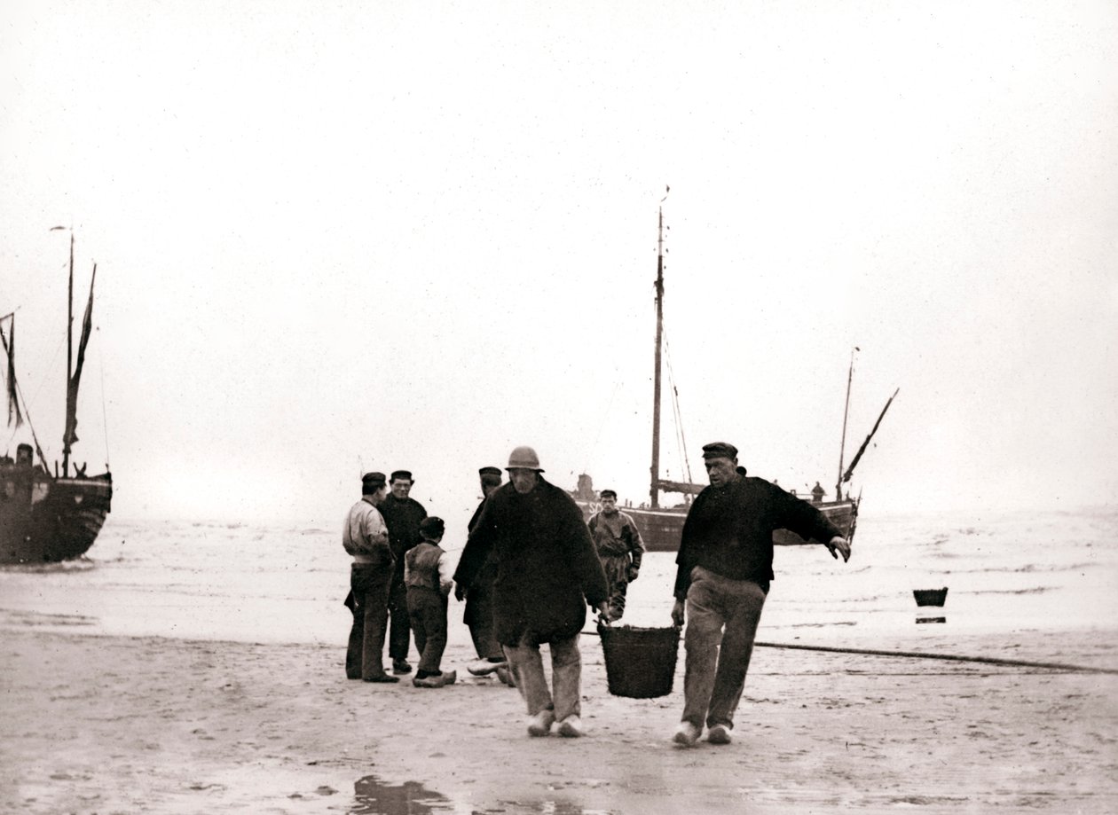 Miehet rannalla, Scheveningen, Alankomaat, 1898. tekijältä James Batkin