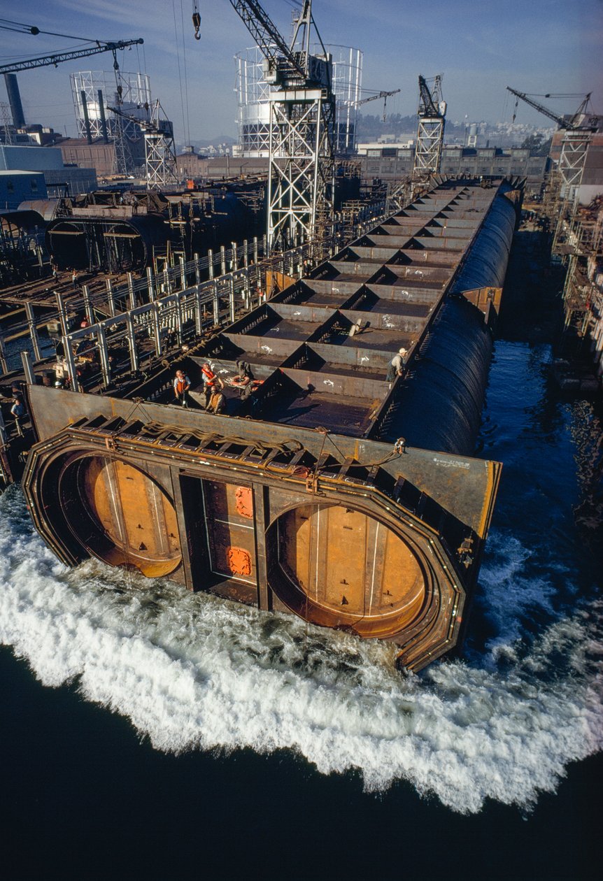 Bay Area Rapid Transit -joukkoliikennejärjestelmän (BART) tunneliputken osa kelluu.... tekijältä James L Stanfield