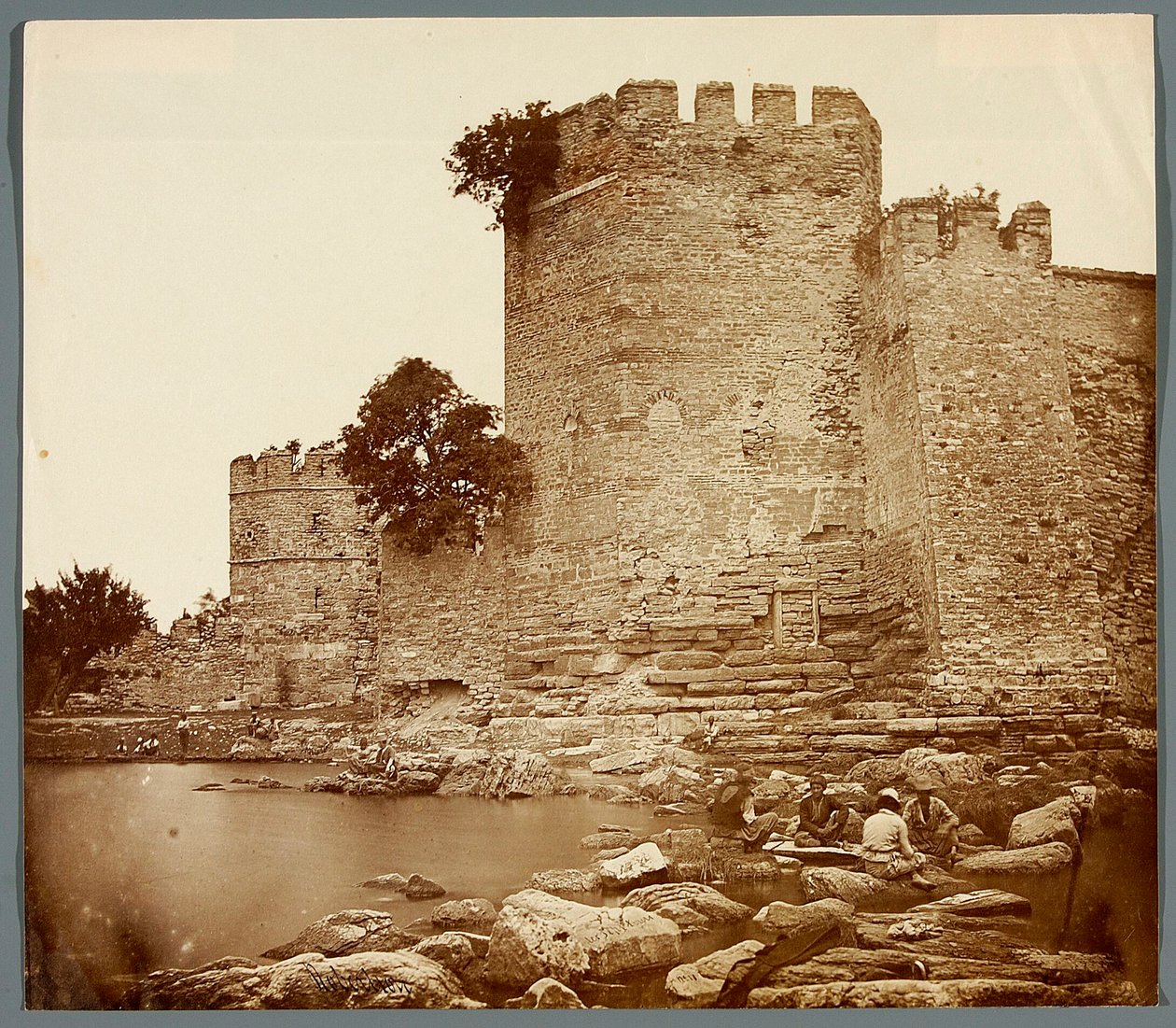 "Seitsemän tornia" [Istanbul. Seitsemän tornia - osa kaupungin puolustusmuuria] tekijältä James Robertson