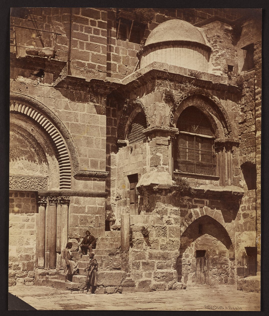 Pyhän haudan kirkon portiikki. Jerusalem [Jerusalem. Pyhän haudan kirkko - frankkien kappeli] tekijältä James Robertson