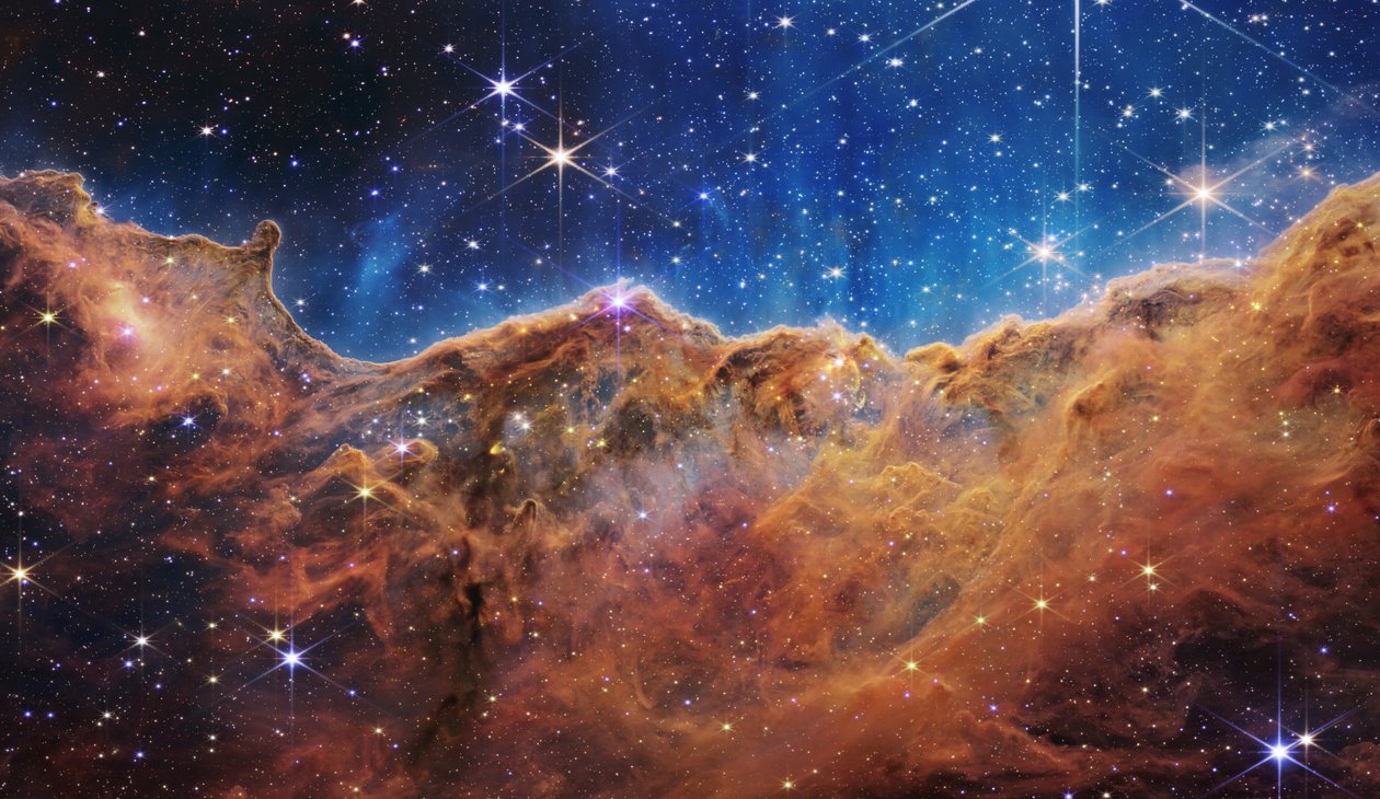 Kosmiset kalliot Carina-sumussa (NIRCam-kuva) tekijältä James Webb Space Telescope (NASA)