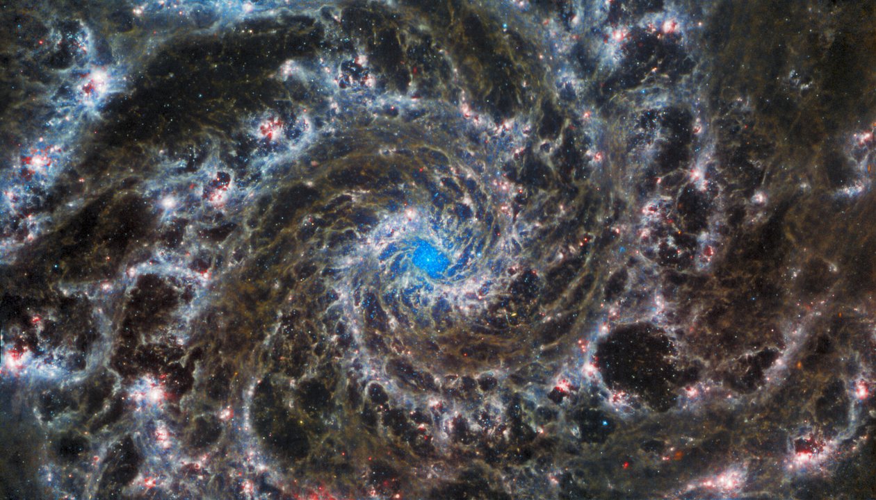 Phantom Galaxyn sydän tekijältä James Webb Space Telescope (NASA)