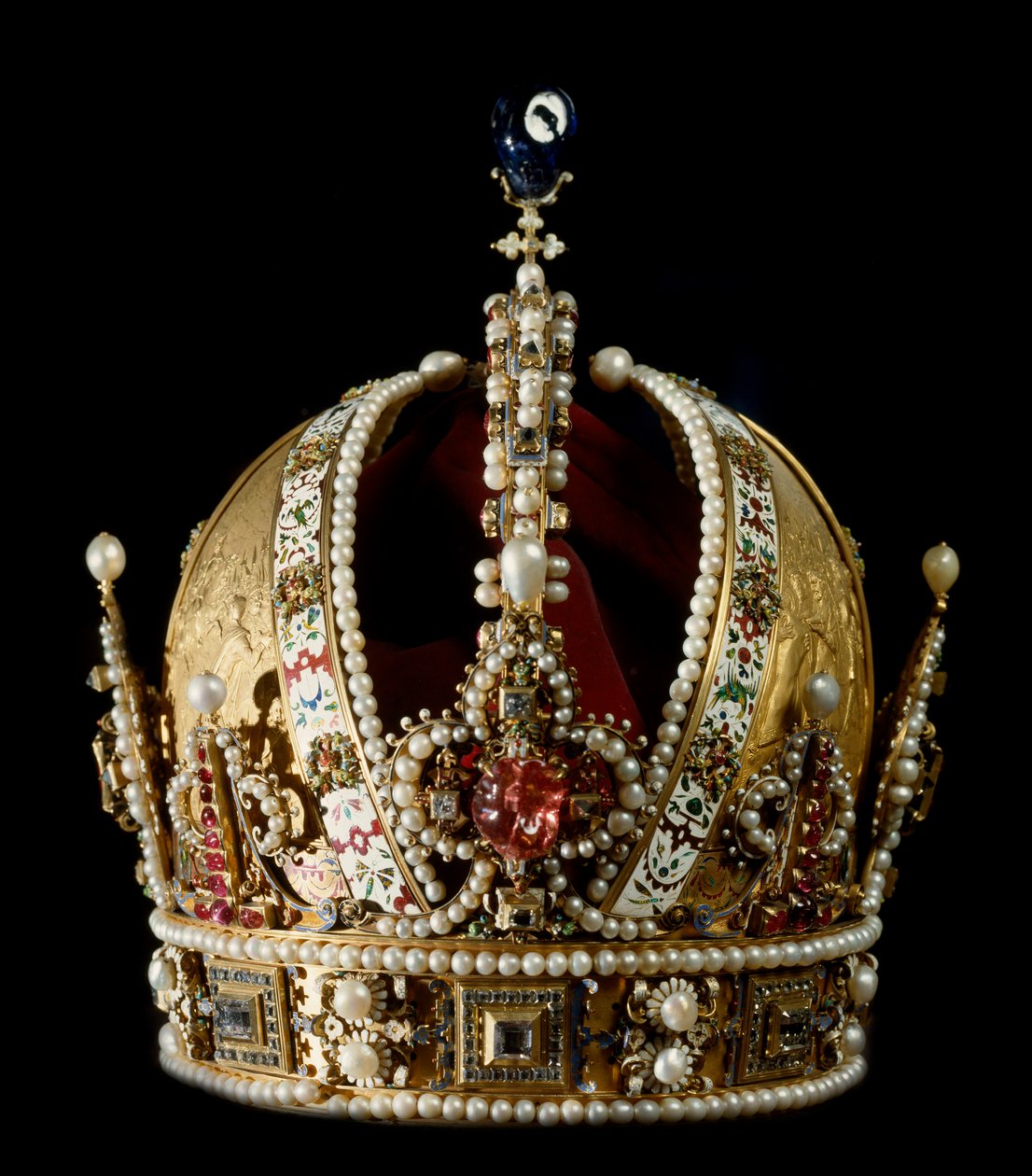 Pyhän valtakunnan keisarin Rodolf II Habsburgin kruunu (1552-1612). Luettu kultaseppä Jan Vermeyenille (1559-1606) 1602 Wienin Kunsthistorisches Museum - Pyhän Rooman valtakunnan keisarin Rudolf II:n Habsurgin (1552-1612) kruunu. Todennäköisesti tekijältä Jan Cornelisz Vermeyen