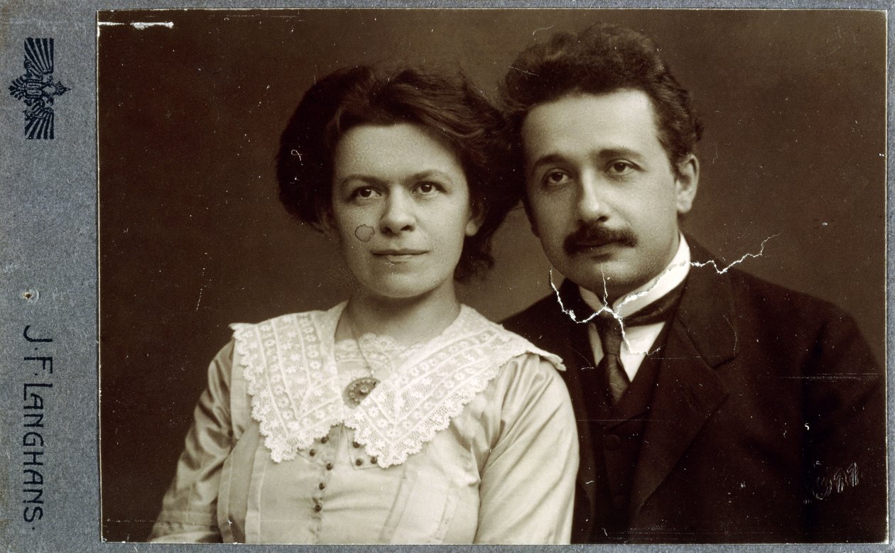 Carte-de-visite muotokuva Albert Einstenistä ja Mileva Einstein-Maricista vuosina 1911, 1911 tekijältä Jan Langhans