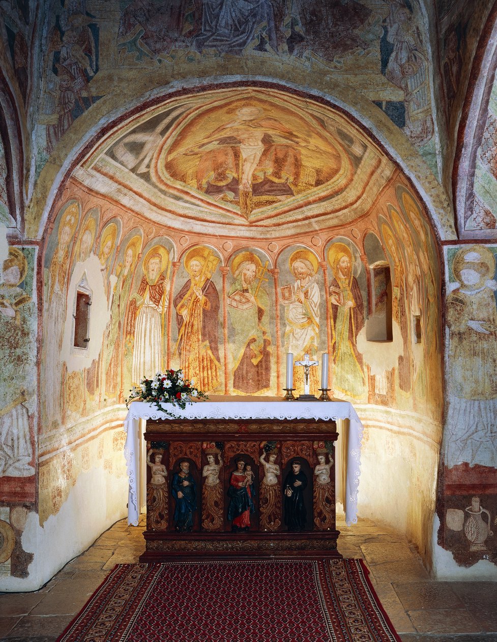 Hrastovljen linnoitettu kirkko, Trinity Church, Apostolit (1490), yksityiskohta Janez Iz Kastvan freskoista, Slovenia tekijältä Janez Kastav