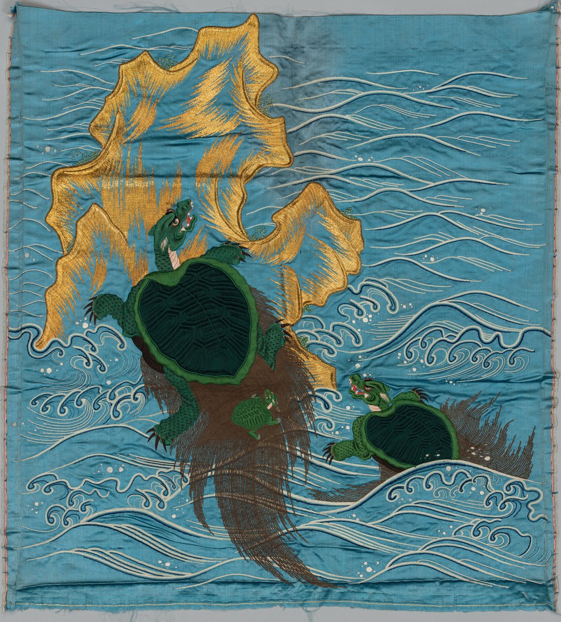 Brodeerattu Fukusa tekijältä Japan, late 19th early 20th century