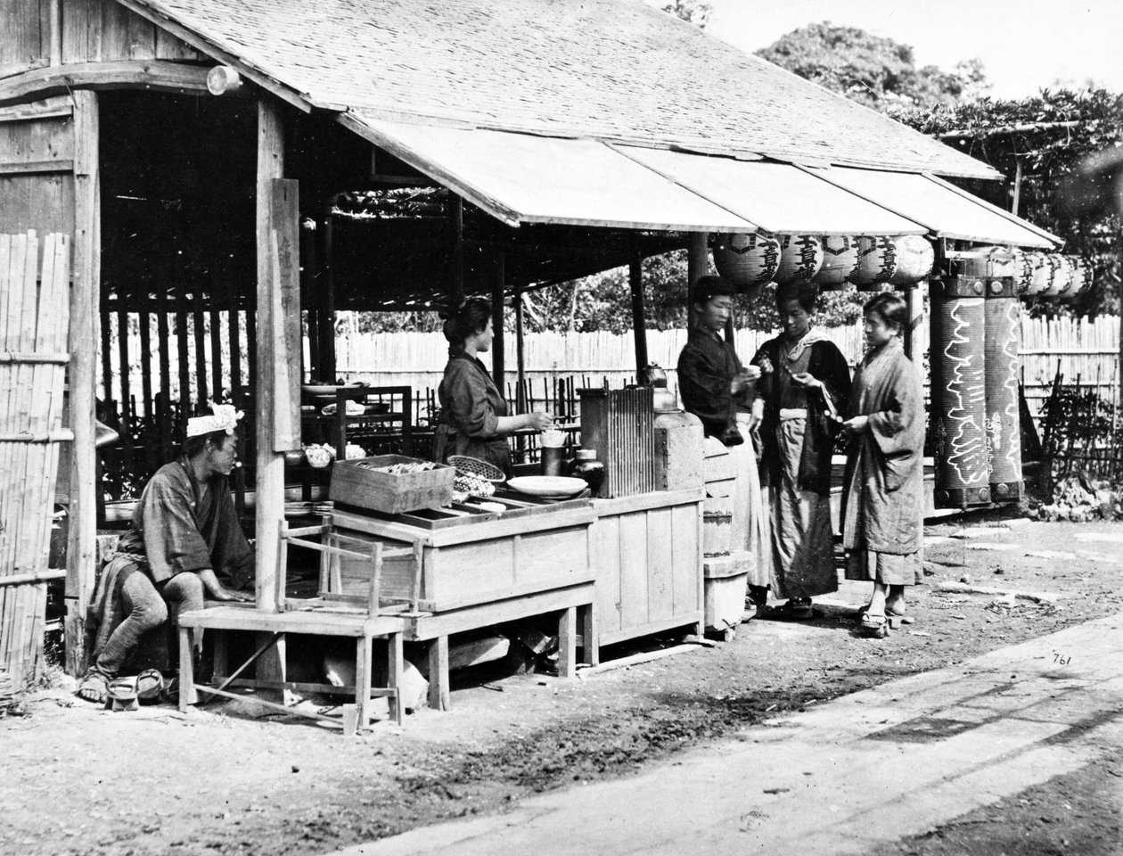 Japanilainen katuruokakoju, n. 1860-80 tekijältä Japanese Photographer