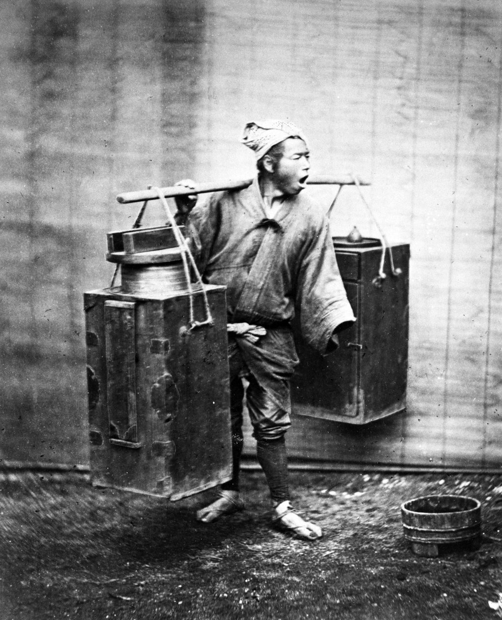 Japanilainen vesisäiliö, n. 1860-80 tekijältä Japanese Photographer