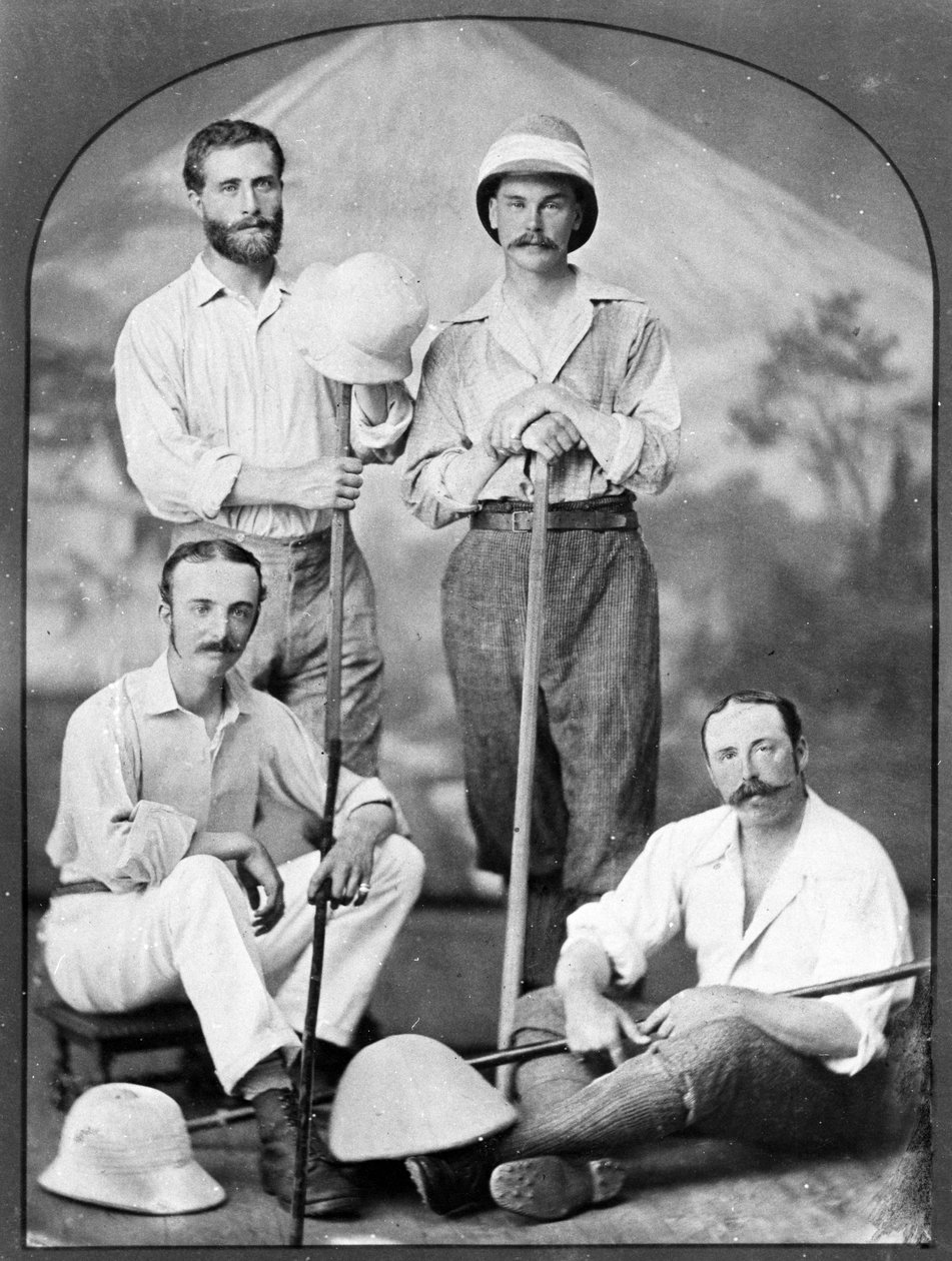 Neljän eurooppalaisen miehen muotokuva Japanissa, noin 1870-luku tekijältä Japanese Photographer