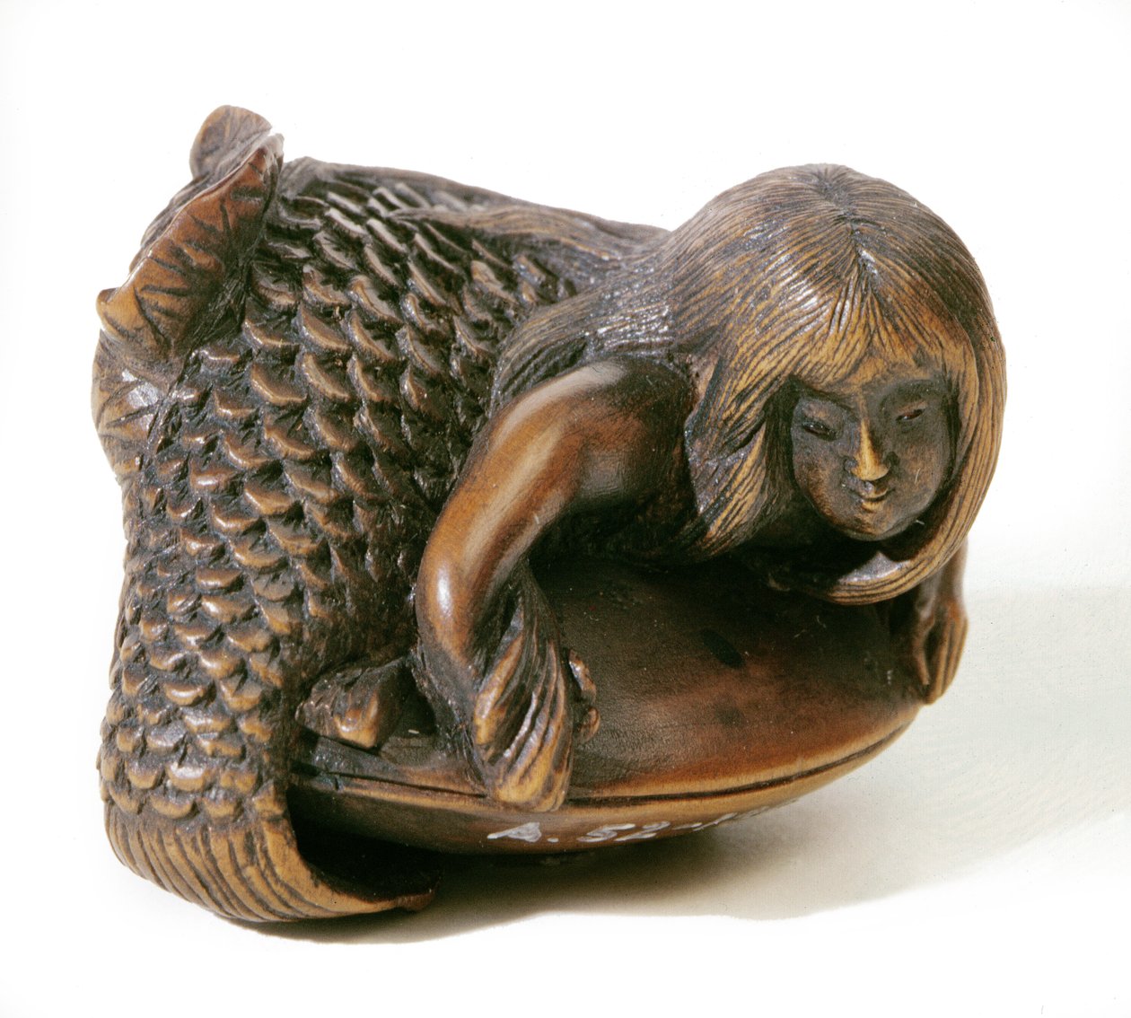 Merenneidon muotoon veistetty Netsuke tekijältä Japanese School