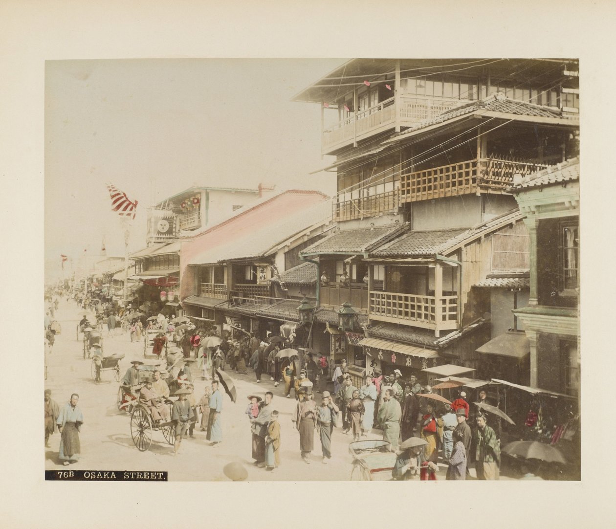 A Street Osakassa, Japanissa (käsinvärinen mustavalkokuva) tekijältä Japanese Photographer