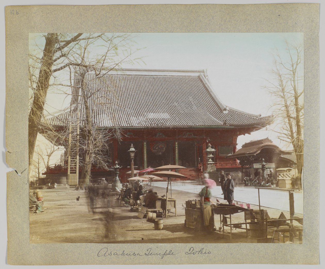 Asakusa-temppeli, Tokio, Japani (käsinvärinen mustavalkokuva) tekijältä Japanese Photographer