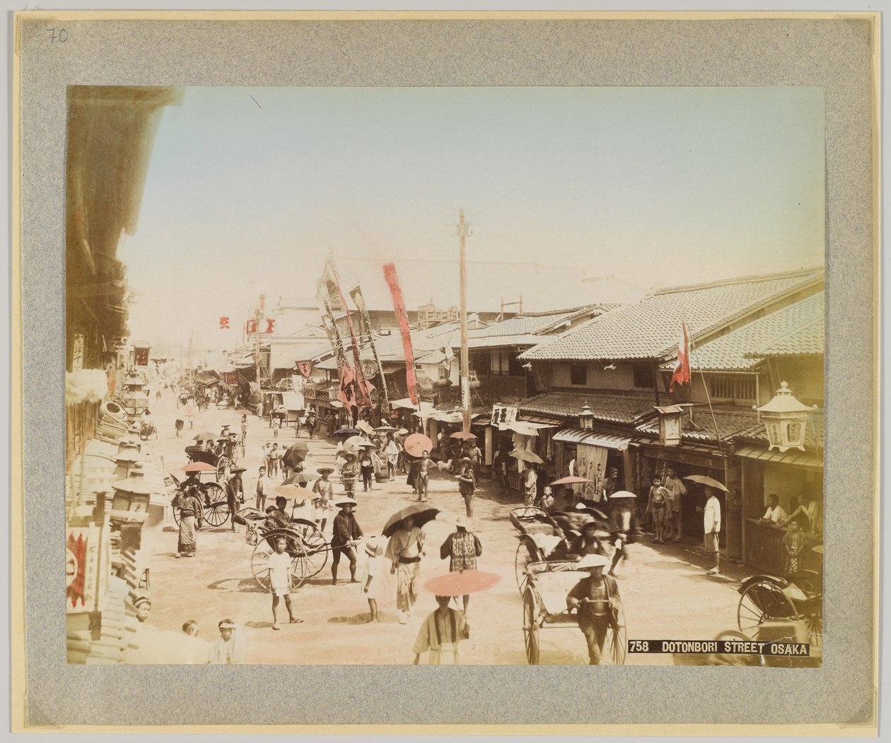 Dotonbori Street, Osaka, Japani (käsinvärinen mustavalkokuva) tekijältä Japanese Photographer