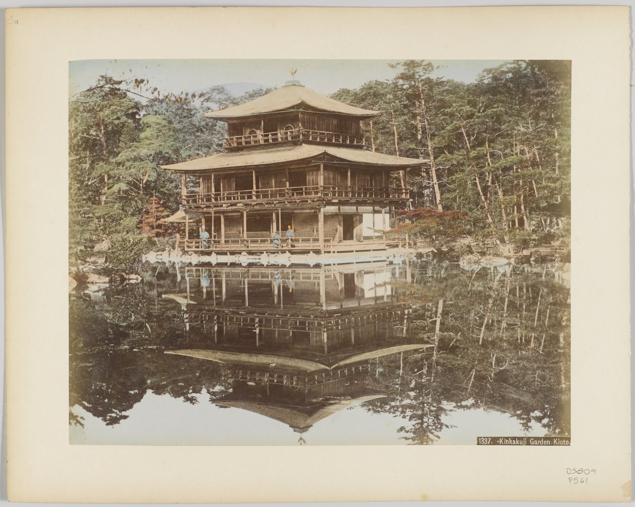 Kinkakuji Garden, Kioto, Japani (käsinvärinen mustavalkokuva) tekijältä Japanese Photographer