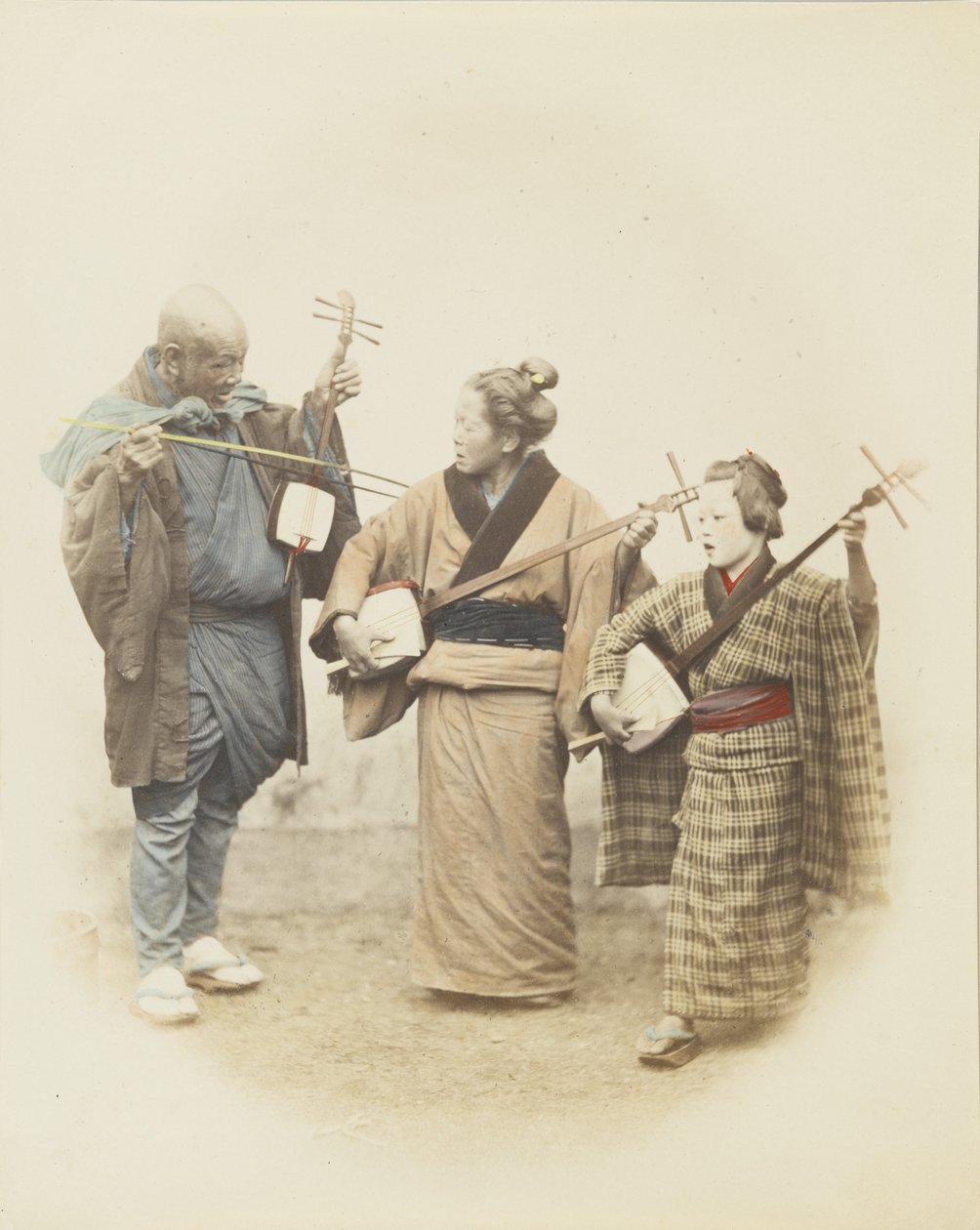 Muusikot (käsinvärinen mustavalkokuva) tekijältä Japanese Photographer