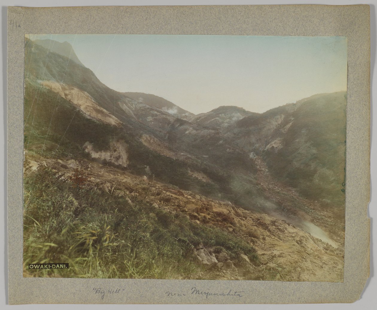 Owakudani, Hakone, Kanagawan prefektuuri, Japani (käsinvärinen mustavalkokuva) tekijältä Japanese Photographer