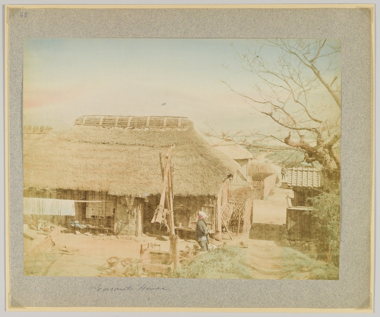Talonpoikien talo, Japani (käsinvärinen mustavalkokuva) tekijältä Japanese Photographer