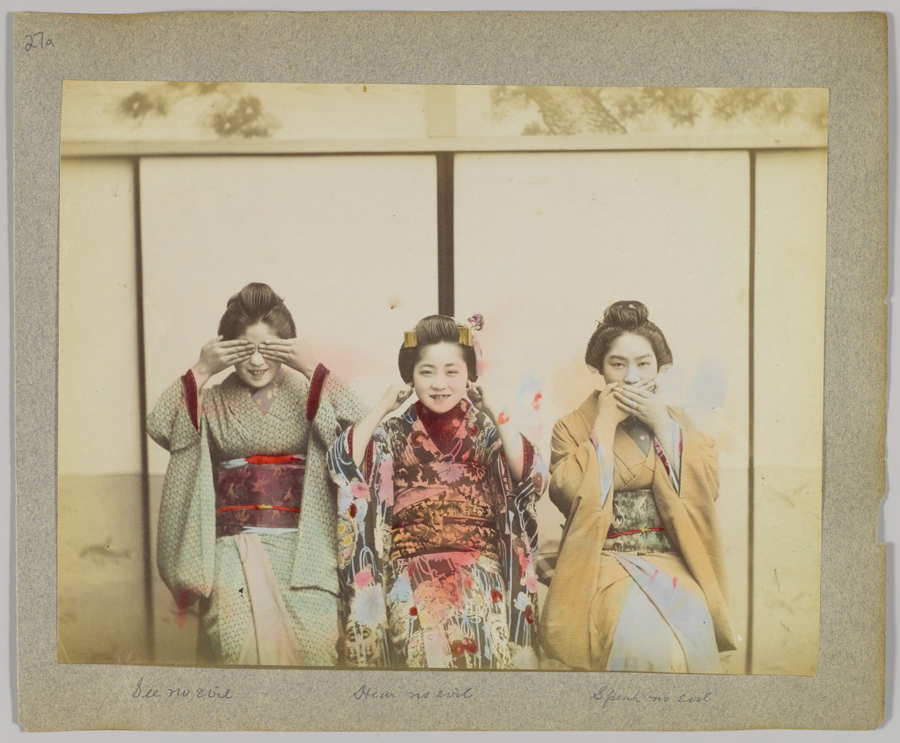 Älä näe pahaa, älä kuule pahaa, älä puhu pahaa (käsinvärinen mustavalkokuva) tekijältä Japanese Photographer