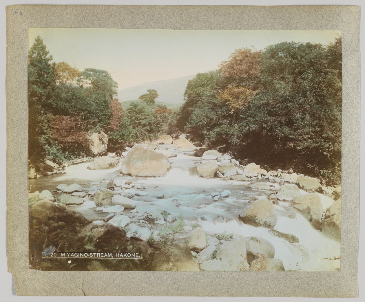 Striimaa Miyaginossa, Hakoneessa, Kanagawan prefektuurissa, Japanissa (käsinvärinen mustavalkokuva) tekijältä Japanese Photographer