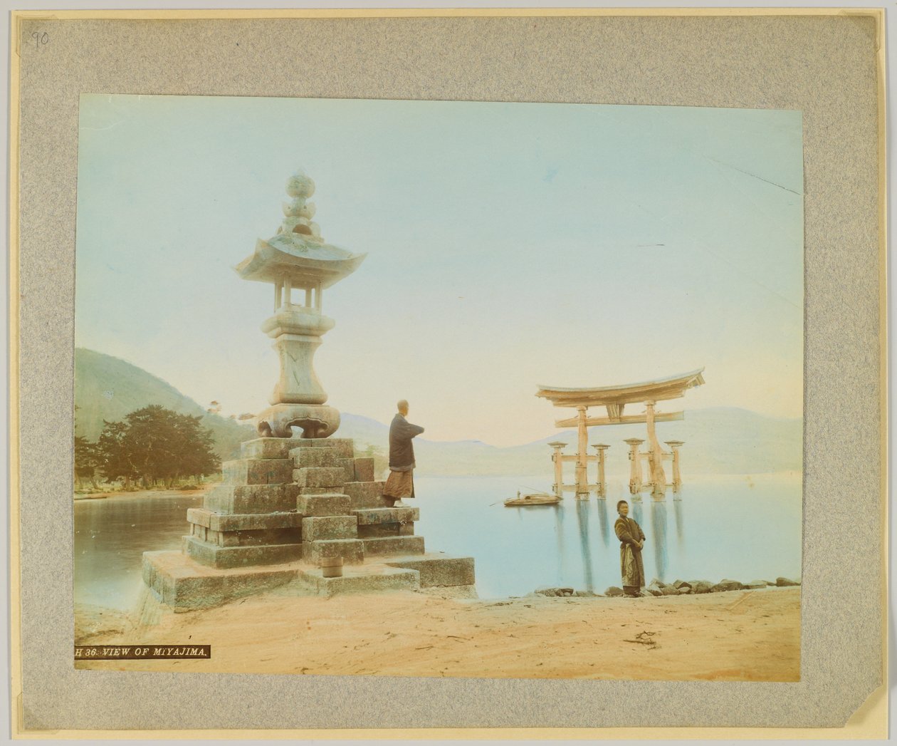 Näkymä Miyajimasta, Japanista (käsinvärinen mustavalkokuva) tekijältä Japanese Photographer