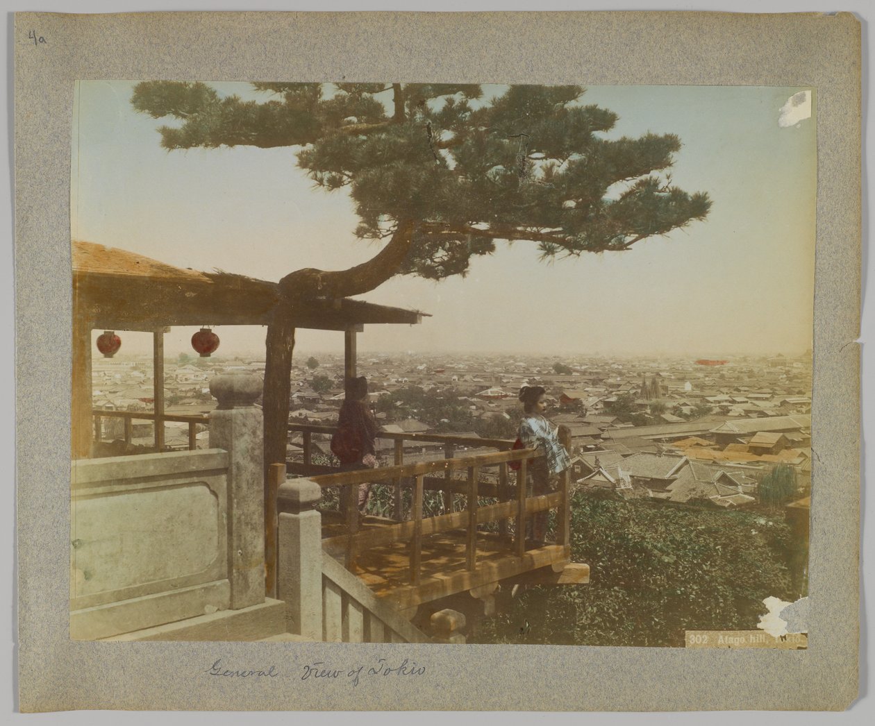Näkymä Tokioon Atago Hilliltä, Japanista (käsinvärinen mustavalkokuva) tekijältä Japanese Photographer