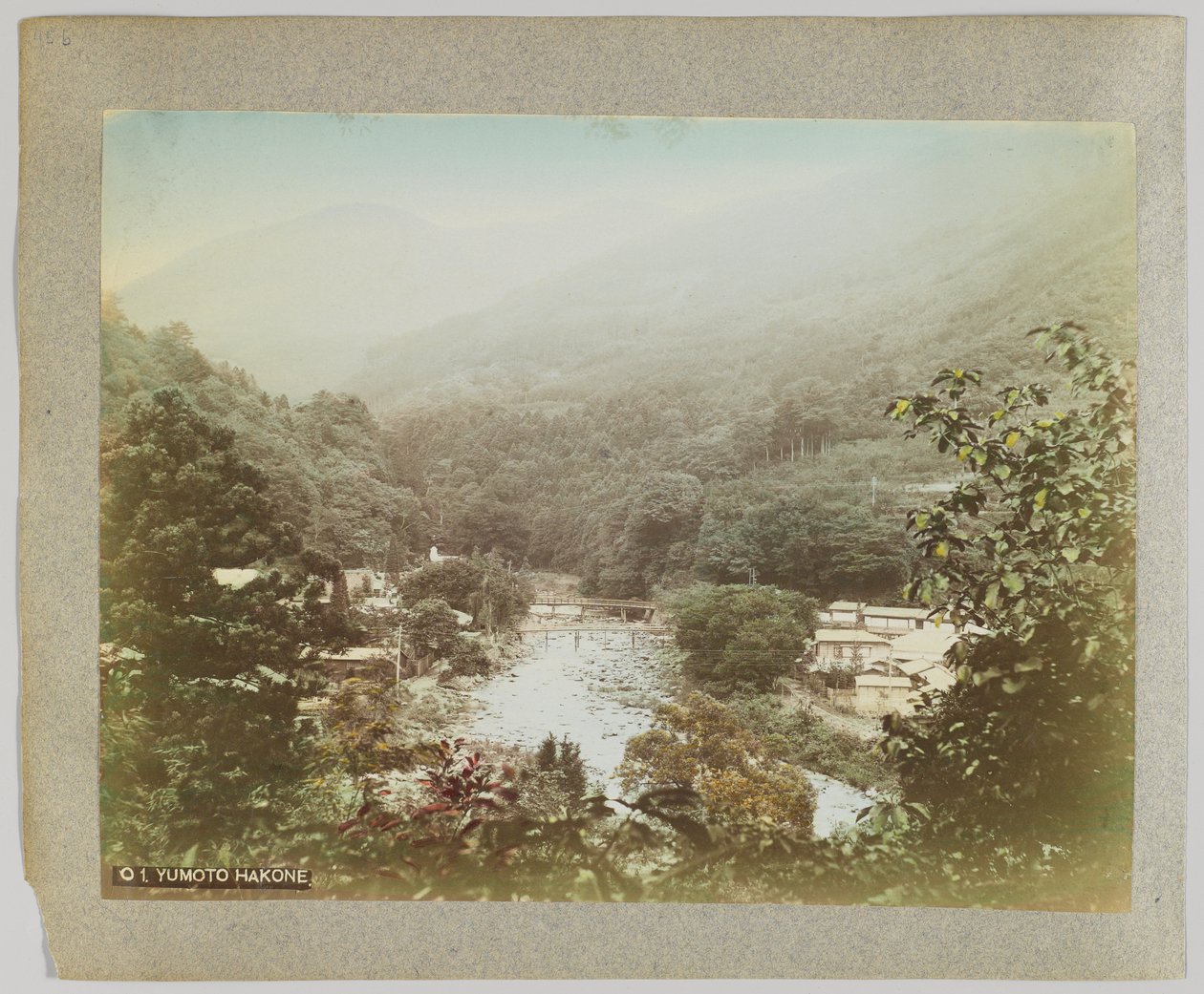 Yumoto Hakone, Kanagawan prefektuuri (käsinvärinen mustavalkokuva) tekijältä Japanese Photographer